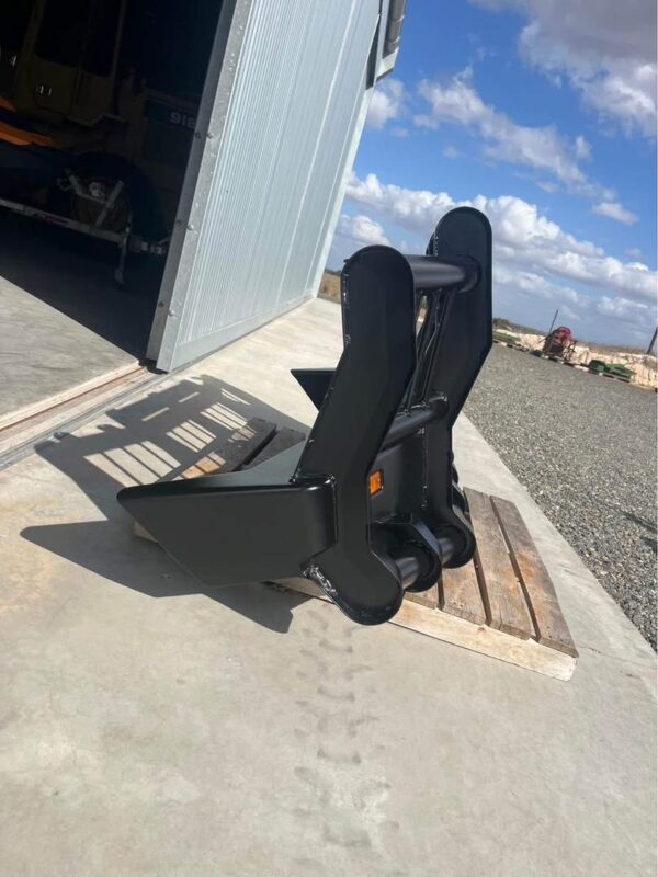 V8 Customs Triple Hoop Bullbar – Powder Coated Black - Image 4