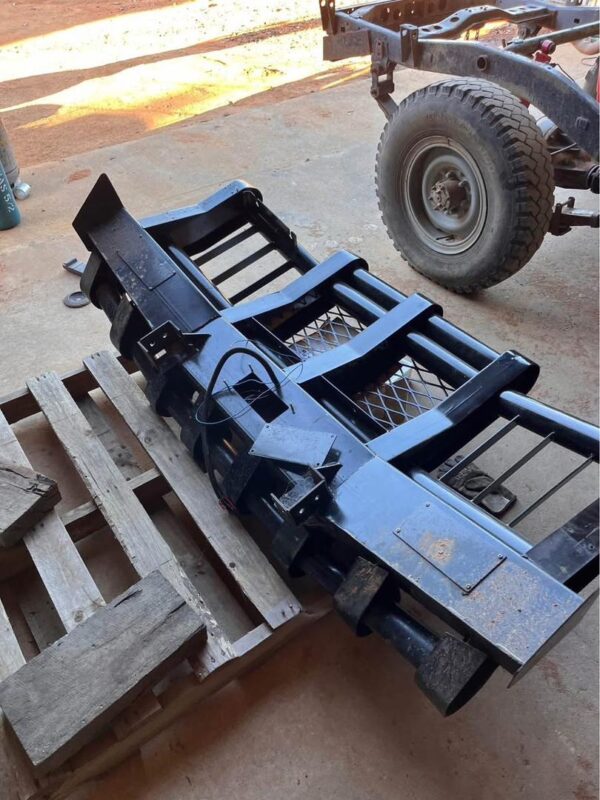 This premium heavy-duty bullbar - Image 4